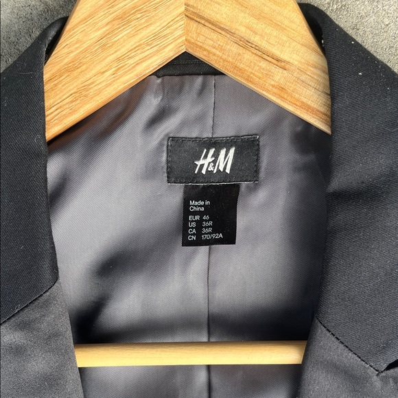 H&M Elegant Black Blazer for Men ( Man /or Young Teenager ) - Picture 2 of 5